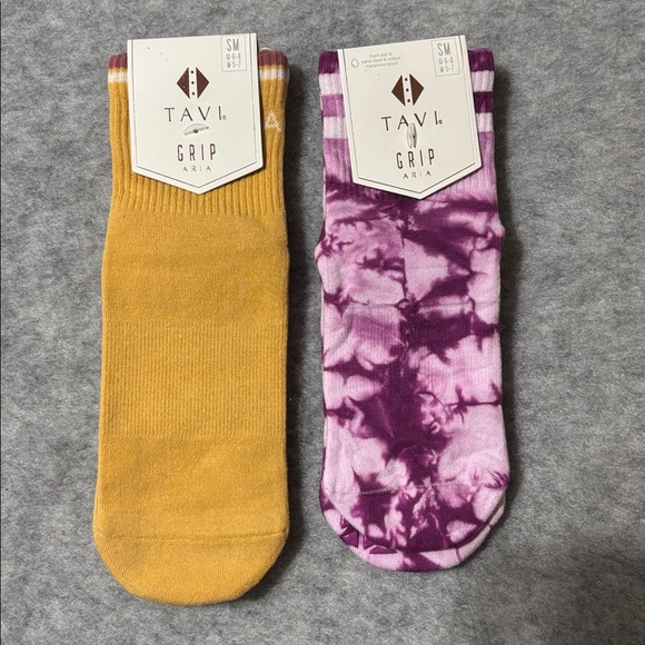 Tavi Active Savvy Grip Lot Of 2 InWomen Socks (Pilates Barre) Size Small NWT - Picture 1 of 9